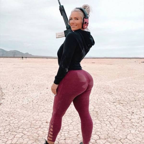 guns and girls a powerful combination 37 pics 14.html - 37 HD Photos | Premium Gallery 2024