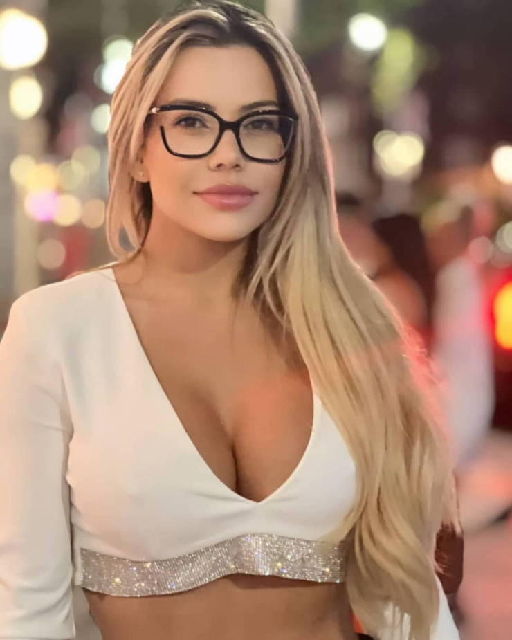 pretty eyes behind cute glasses 44 pics 8.html - 44 HD Photos | Premium Gallery 2024