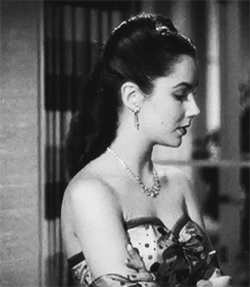 the unmatched beauty of elizabeth taylor 21 gifs 5.html - 1 HD GIF | Premium Gallery 2024