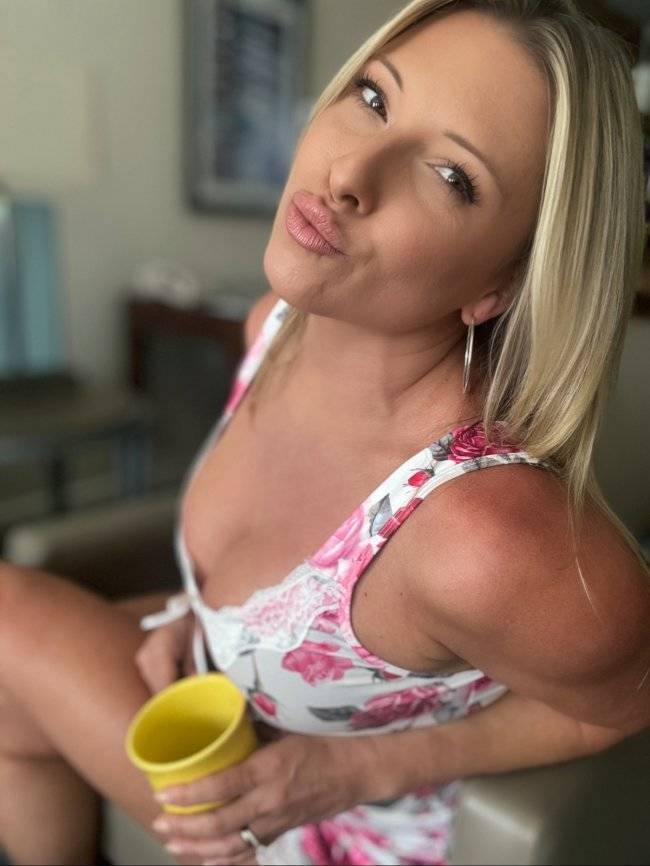 blondes coming in hot 52 pics 9.html - 52 HD Photos | Premium Gallery 2024