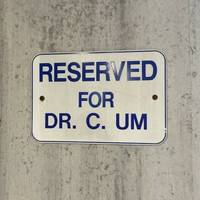 rihanna in another striking outfit 5 pics.html - 5 HD Photos | Premium Gallery 2009