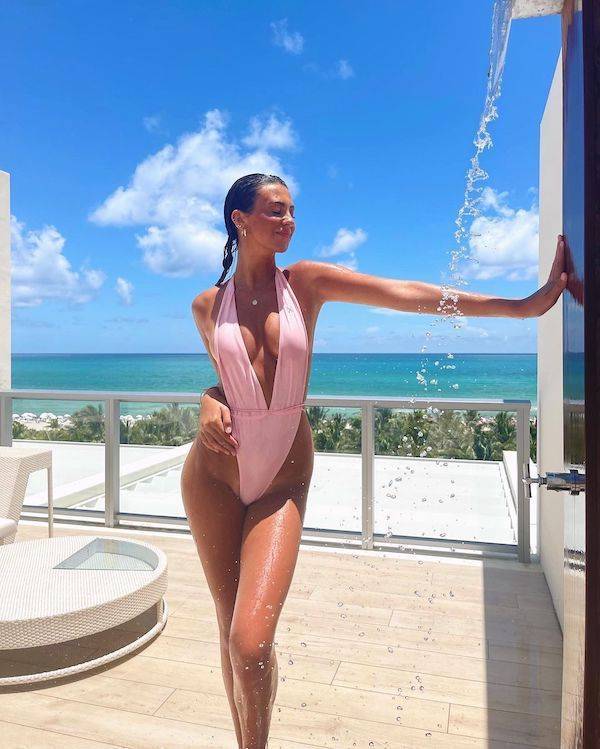 so wet and so sexy 30 pics 1.html - 30 HD Photos | Premium Gallery 2024