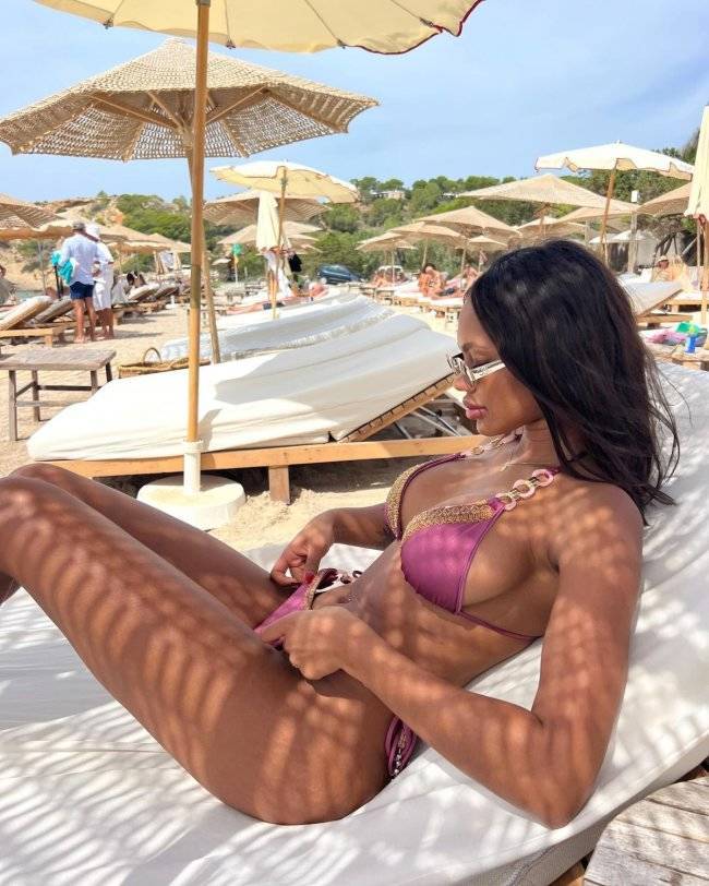 the beauty of side boobs 47 pics 40.html - 47 HD Photos | Premium Gallery 2024