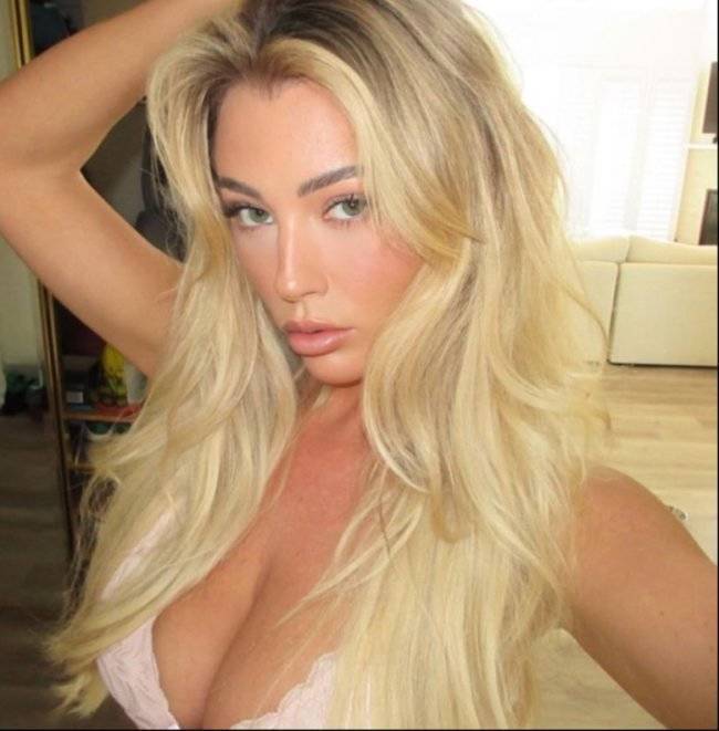 Blondes Coming In Hot!
