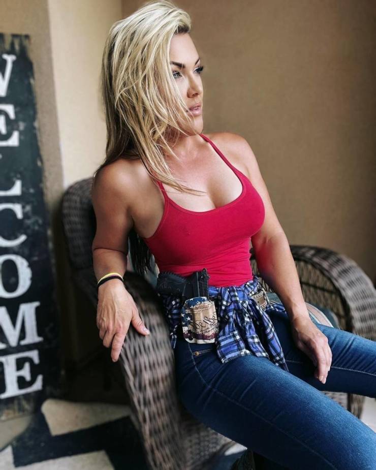 guns and girls a powerful combination 51 pics 9.html - 51 HD Photos | Premium Gallery 2024