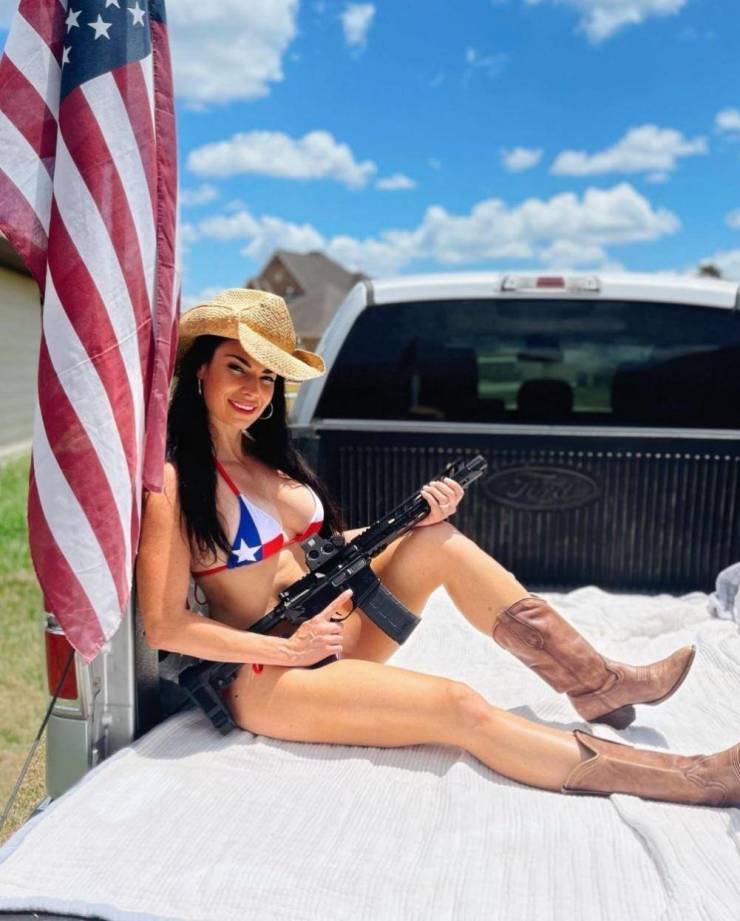 guns and girls a powerful combination 51 pics 9.html - 51 HD Photos | Premium Gallery 2024