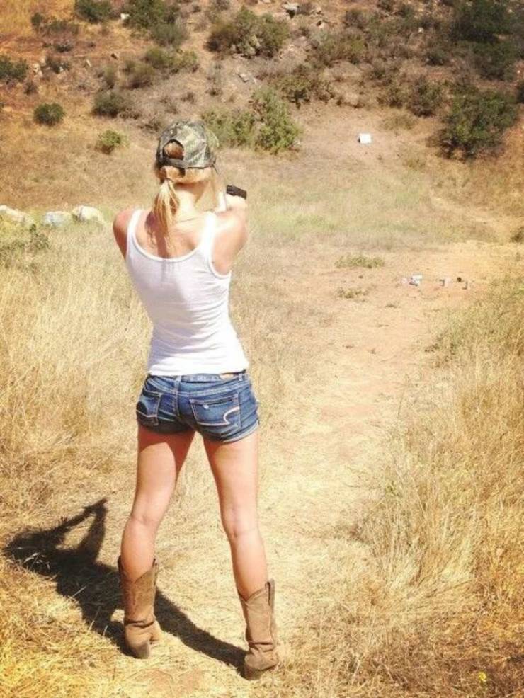 guns and girls a powerful combination 50 pics 17.html - 50 HD Photos | Premium Gallery 2024