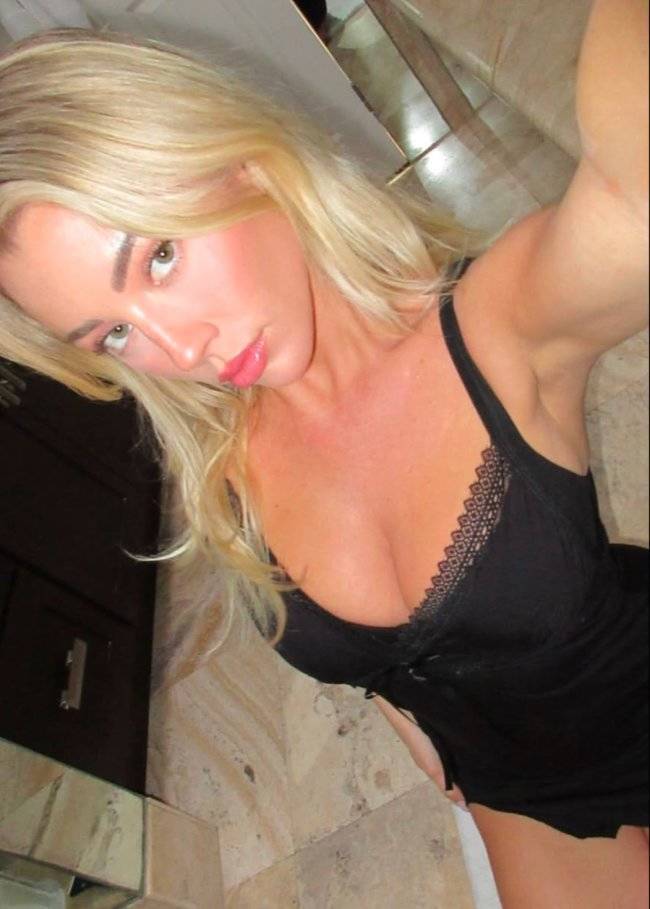 Blondes Coming In Hot!