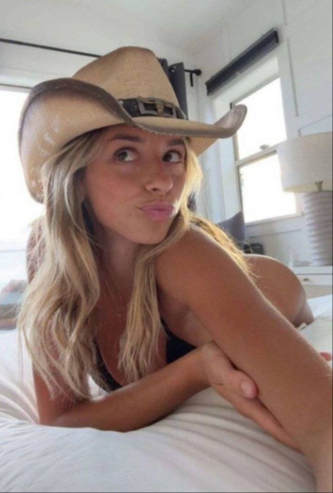 Blondes Coming In Hot!