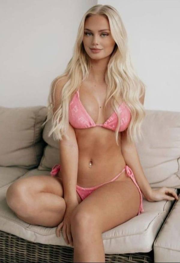 Blondes Coming In Hot!