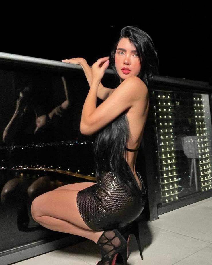 black dress that says it all 51 pics 15.html - 51 HD Photos | Premium Gallery 2025