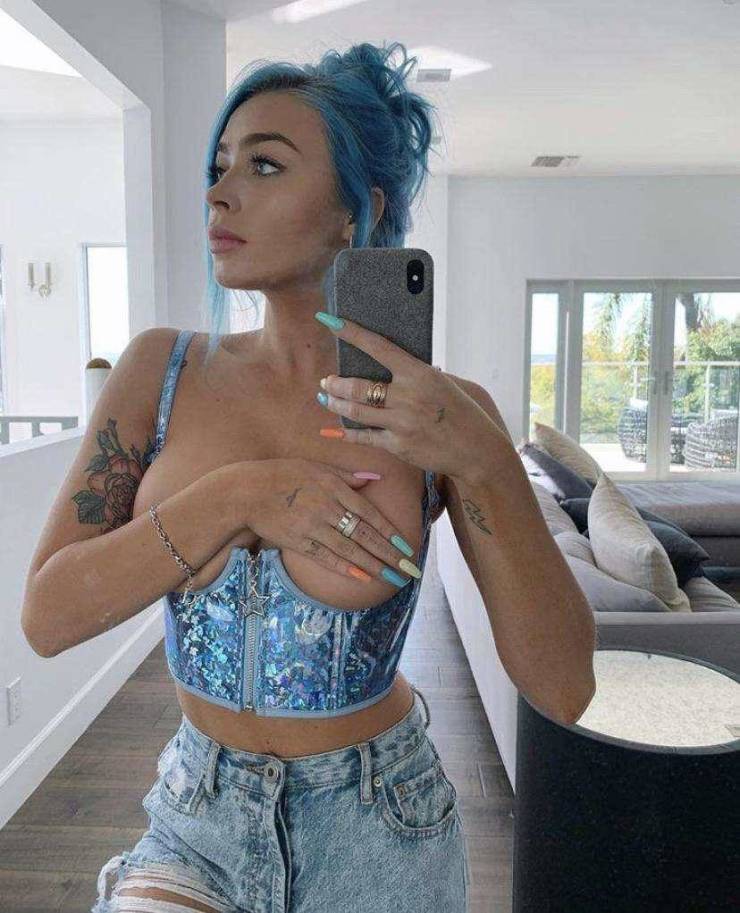 Underboobs Need Our Support