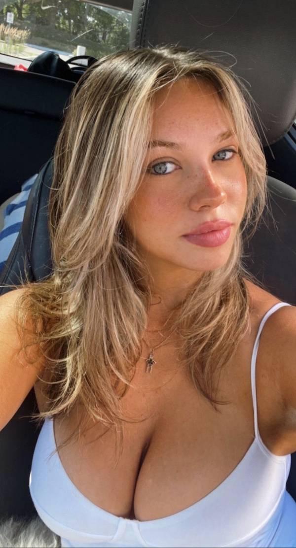 big boobs are always welcome 40 pics 19.html - 40 HD Photos | Premium Gallery 2025