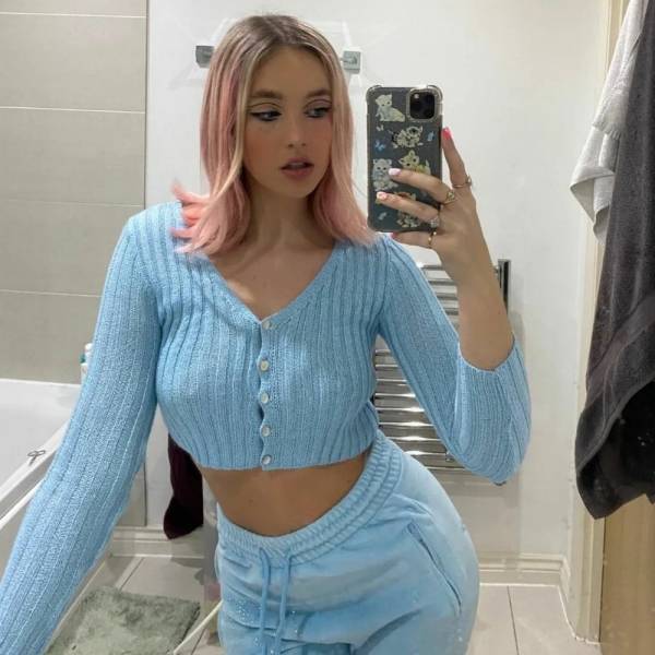 Time For A Sexy Selfie!