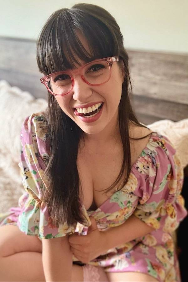 The Queens Of The Downblouse