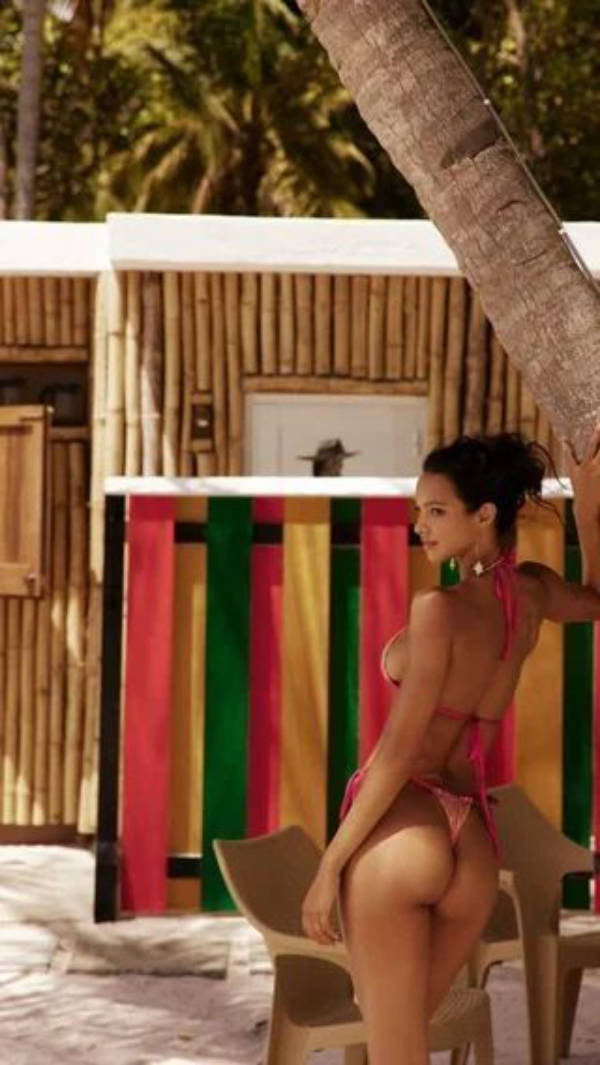 sideboobs look good from all angles 32 pics 5.html - 32 HD Photos | Premium Gallery 2025