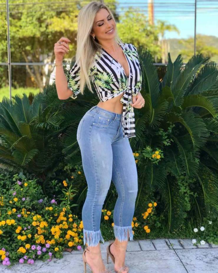 Hot Girls In Tight Jeans