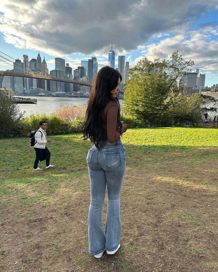 Hot Girls In Tight Jeans