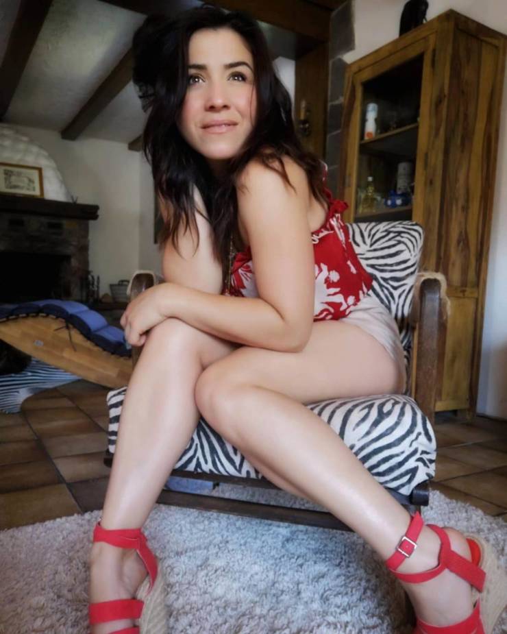 legs that steal the spotlight 44 pics 18.html - 44 HD Photos | Premium Gallery 2026