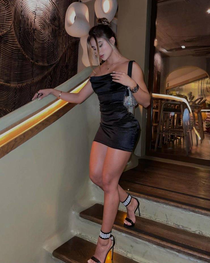 black dress that says it all 32 pics 1.html - 32 HD Photos | Premium Gallery 2026