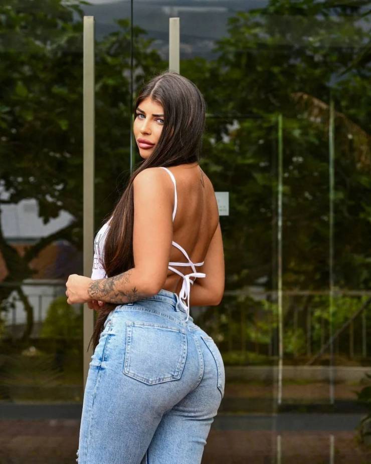 Hot Girls In Tight Jeans
