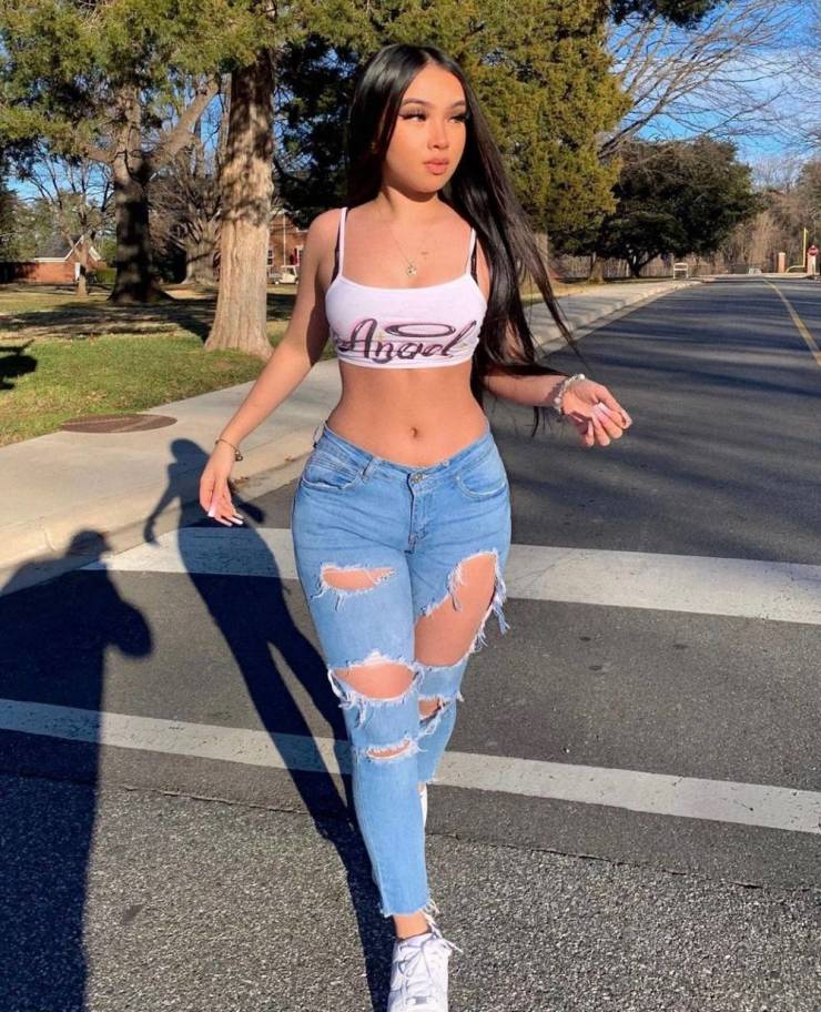 Hot Girls In Tight Jeans