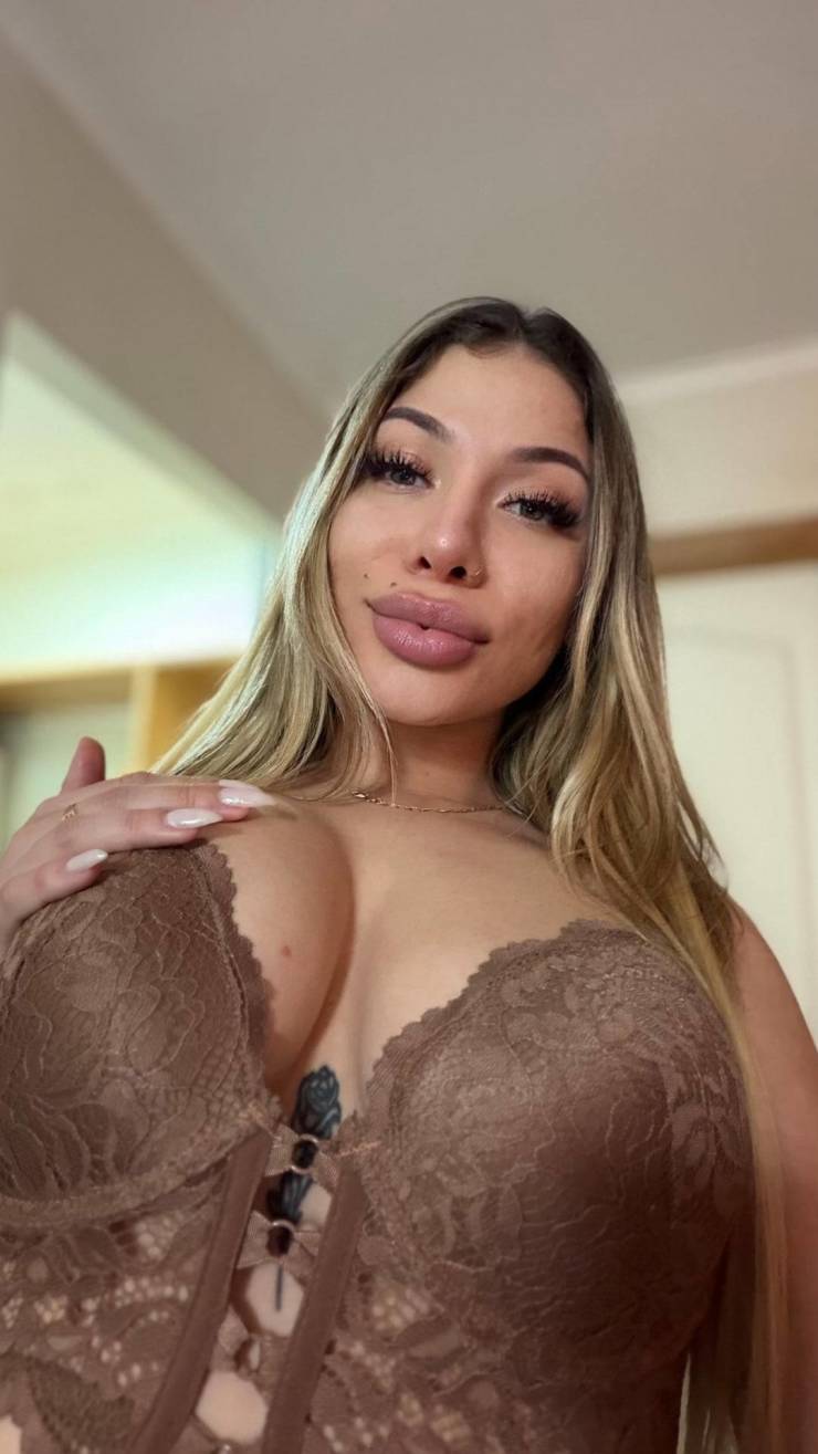 Blondes Coming In Hot!