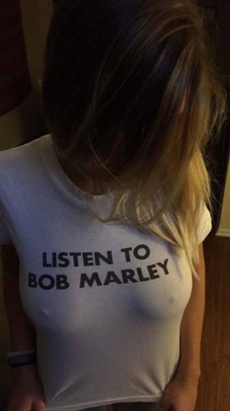 Braless Girls Let Their Boobs Hang Free