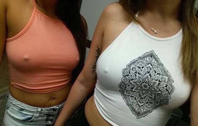 Braless Girls Let Their Boobs Hang Free