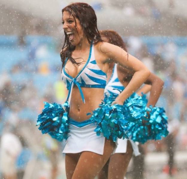 Shiny Wet Curves Of These Girls Are Stunning