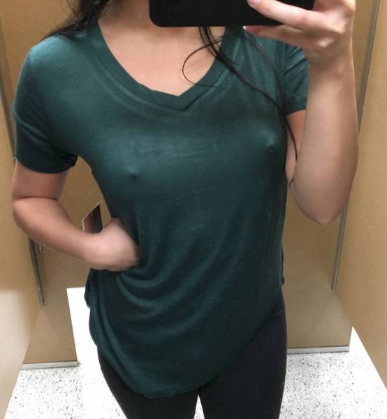 Braless Girls Let Their Boobs Hang Free