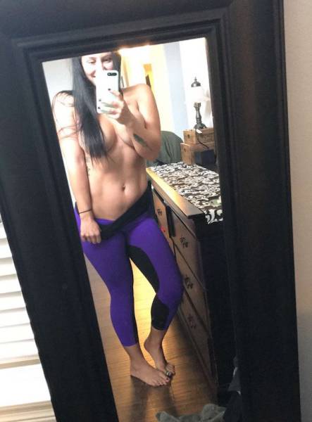 Braless Girls Let Their Boobs Hang Free