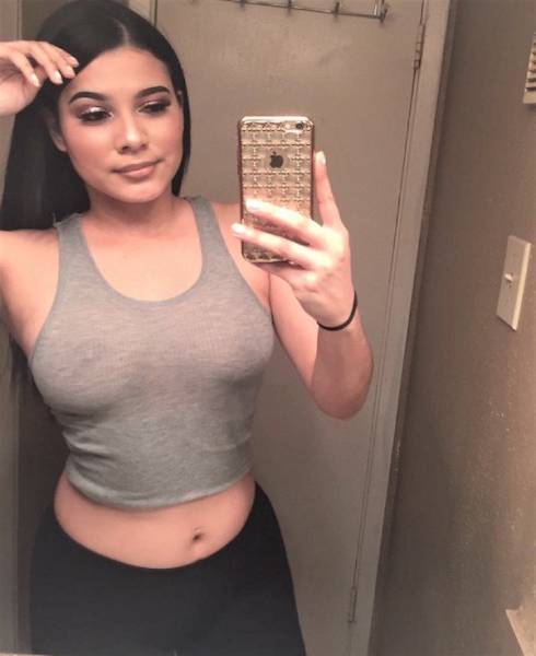 Braless Girls Let Their Boobs Hang Free