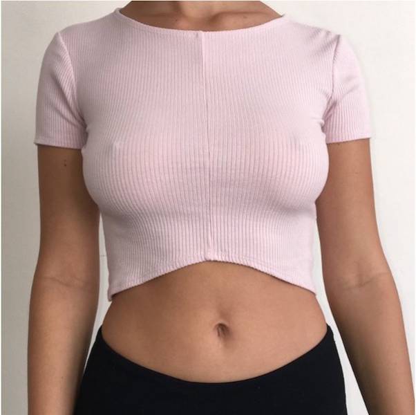 Braless Girls Let Their Boobs Hang Free