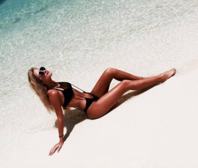 Hot Girls With Beautiful Long Legs