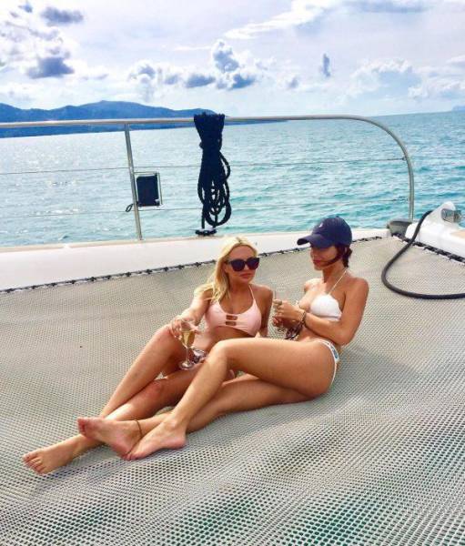 Hot Girls With Beautiful Long Legs