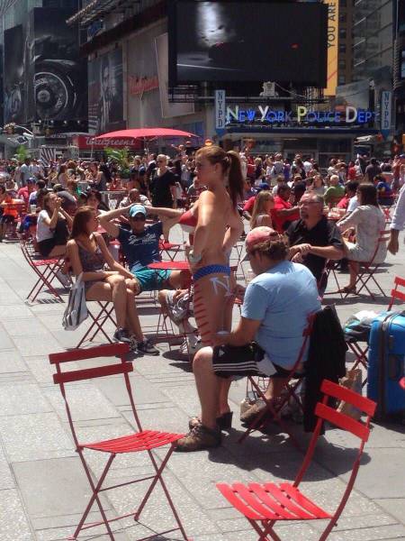 Beautiful And Sexy Girls Spotted In The Street