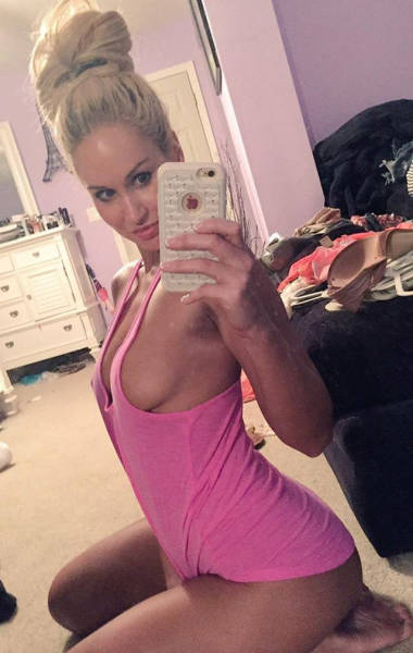 Boys Go Wild for Sideboobs