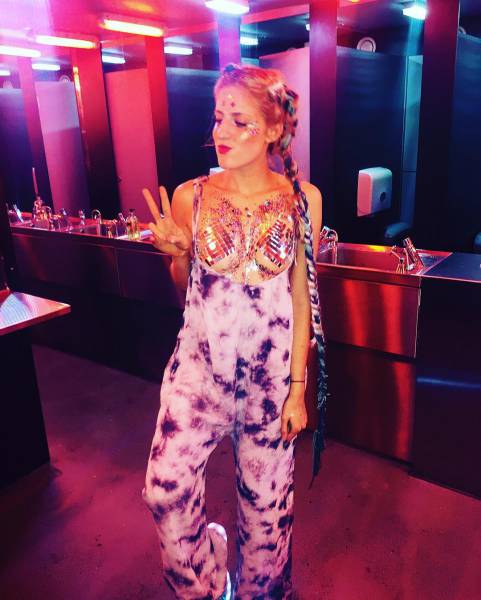 Forget Glitter Booties – Here Come Glitter Boobs!