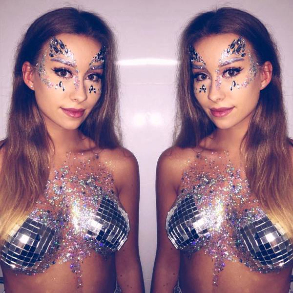 Forget Glitter Booties – Here Come Glitter Boobs!