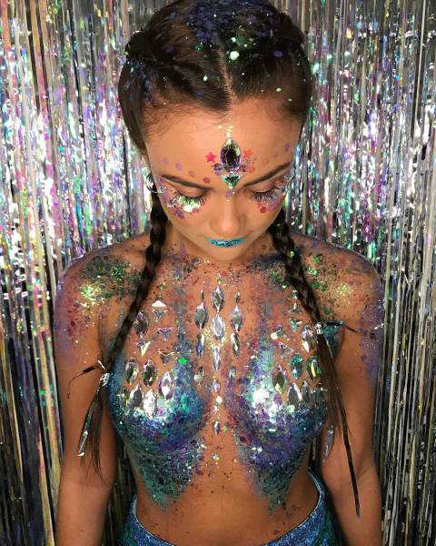 Forget Glitter Booties – Here Come Glitter Boobs!