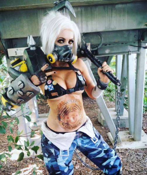 The Sexy Cosplay Girls of Every Nerds Fantasy