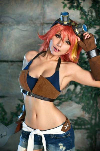 The Sexy Cosplay Girls of Every Nerds Fantasy