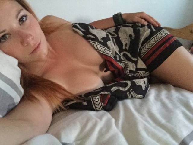 Braless Girls Let Their Boobs Hang Free