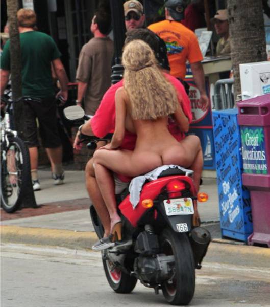 These Girls Rock Great Frogbutts