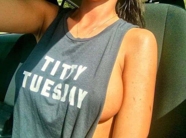 Braless Girls Let Their Boobs Hang Free