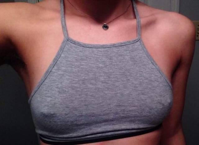 Braless Girls Let Their Boobs Hang Free