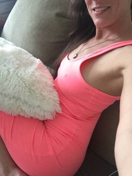 Braless Girls Let Their Boobs Hang Free