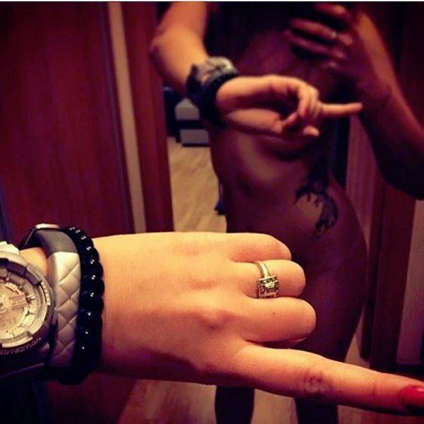 #OneFingerSelfieChallenge Won’t Hide Anything From You!