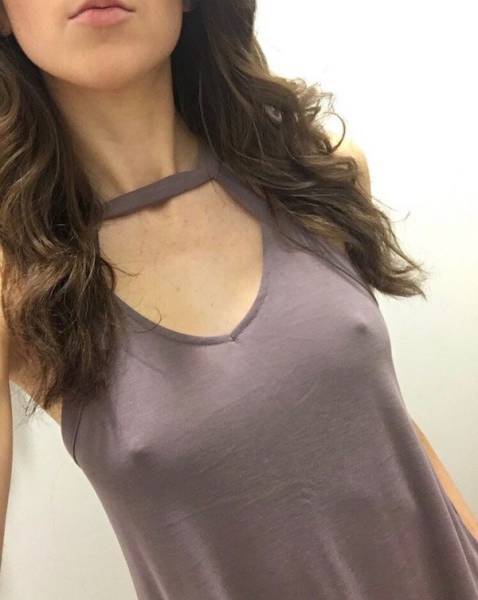 Braless Girls Let Their Boobs Hang Free